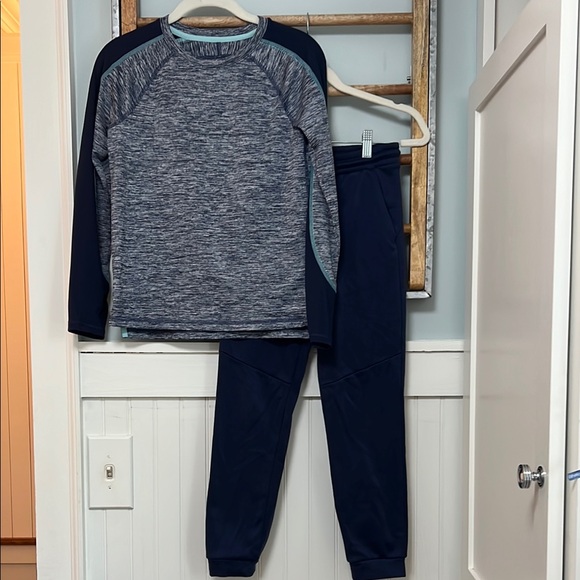Boys all in motion, long sleeve performance, shirt, and joggers size medium navy - Picture 1 of 9